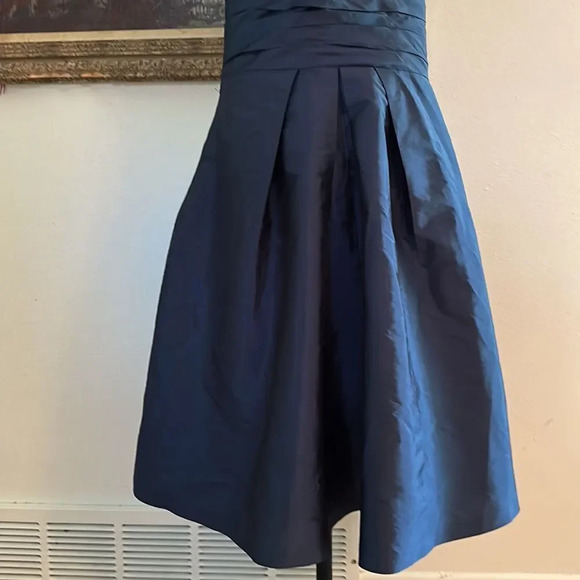 Monique Lhuillier Bridesmaids sz 12 navy color strapless midi length great cond - Picture 6 of 9